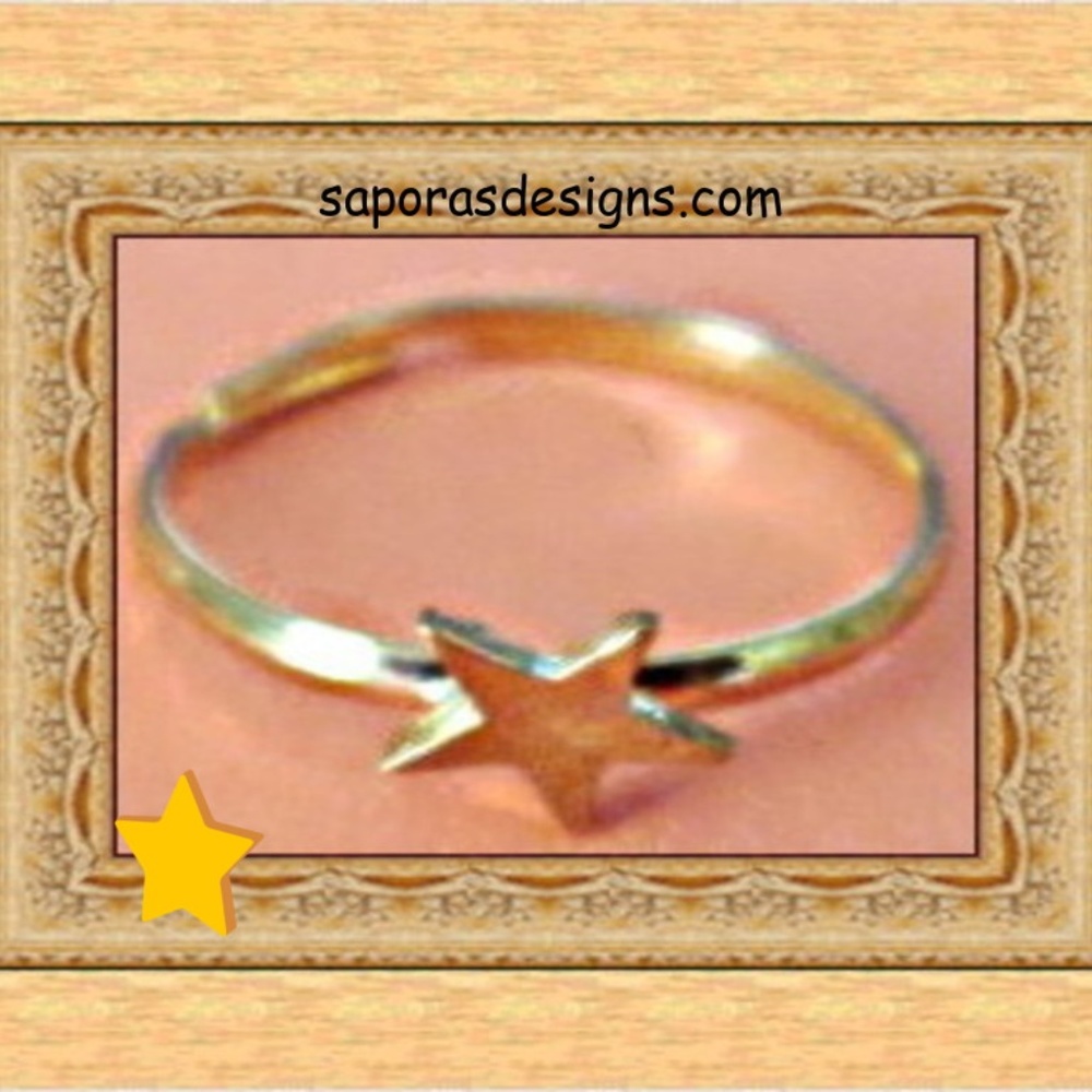 Gold Tone Star Design Ring Size 7.25 & Adjustable